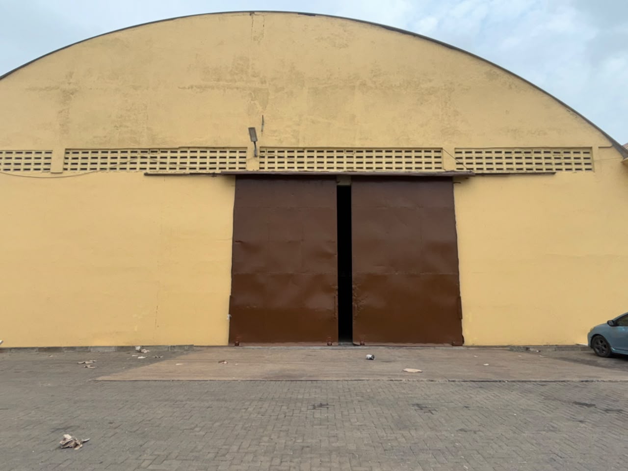 Large warehouse load-in area